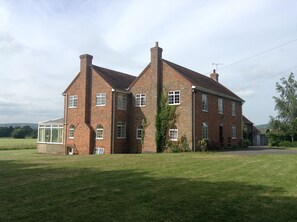 المنشأة من الخارج