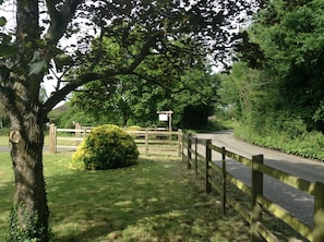 المنطقة المحيطة بالمنشأة