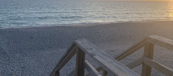 BEACH ACCESS! DOG FRIENDLY!