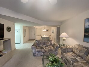 TV - Beachfront Condo (Englewood)
