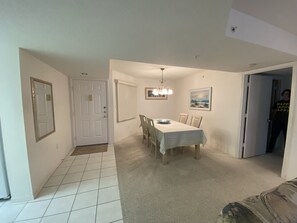 Dining - Beachfront Condo (Englewood)