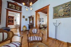 50-英寸LED 电视（配备数码频道）