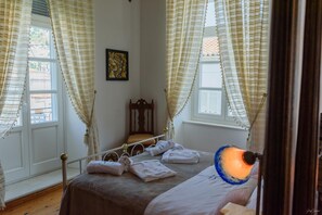 2 bedrooms, Egyptian cotton sheets, premium bedding, down duvets - Hydra's Pearl - Gold Pearl (Hydra)