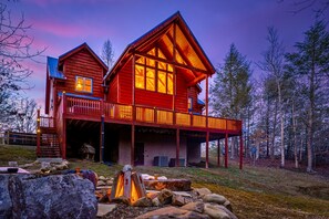 Exterior - Booking Summer! 4 Masters Family Friendly Hot Tub Fire Pit Secluded Yard (Sevierville)