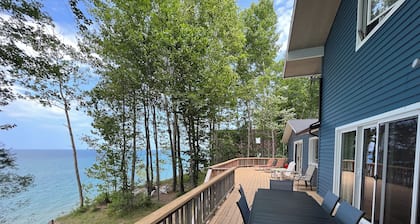 6 bedroom Cottage in Manistee on Lake Michigan. Stairs to private beach