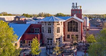 Clean, Cozy, Comfy, Great Location, Pets Welcome, Well Equipped Kitchen.