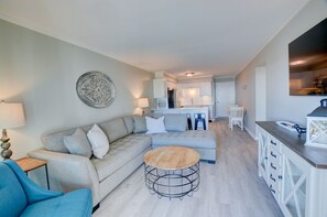 Smart TV, books - AMAZING views! Full DIRECT Oceanfront Villa! Totally renovated!  (Hilton Head Island)