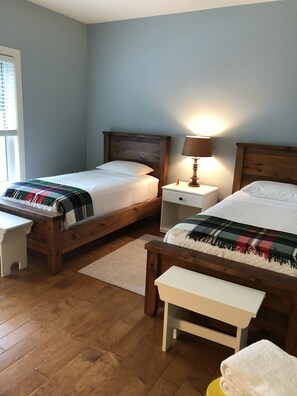 3 habitaciones, tabla de planchar con plancha y wifi gratis 