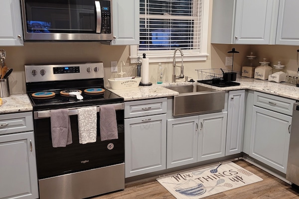 KĂŒhlschrank, Mikrowelle, Ofen, Herdplatte