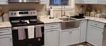 Modern Farmhouse Getaway near MCAS/PI & Agapae Oaks