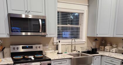 Modern Farmhouse Getaway near MCAS/PI & Agapae Oaks