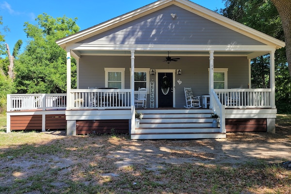 Beautiful large front porch w/lots of seating for the entire family