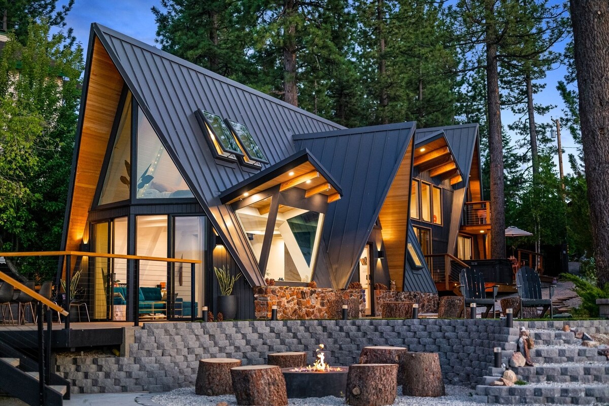 Luxury Lakefront Home - Hot Tub & Panoramic Views