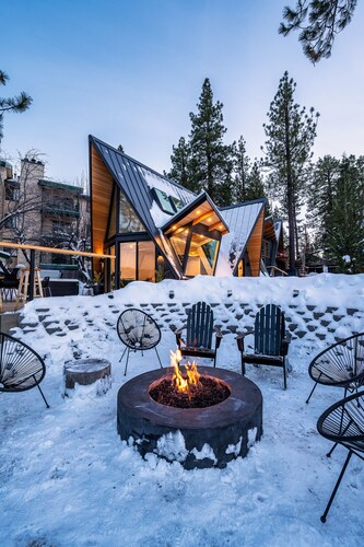 Luxury Lakefront Home - Hot Tub & Panoramic Views