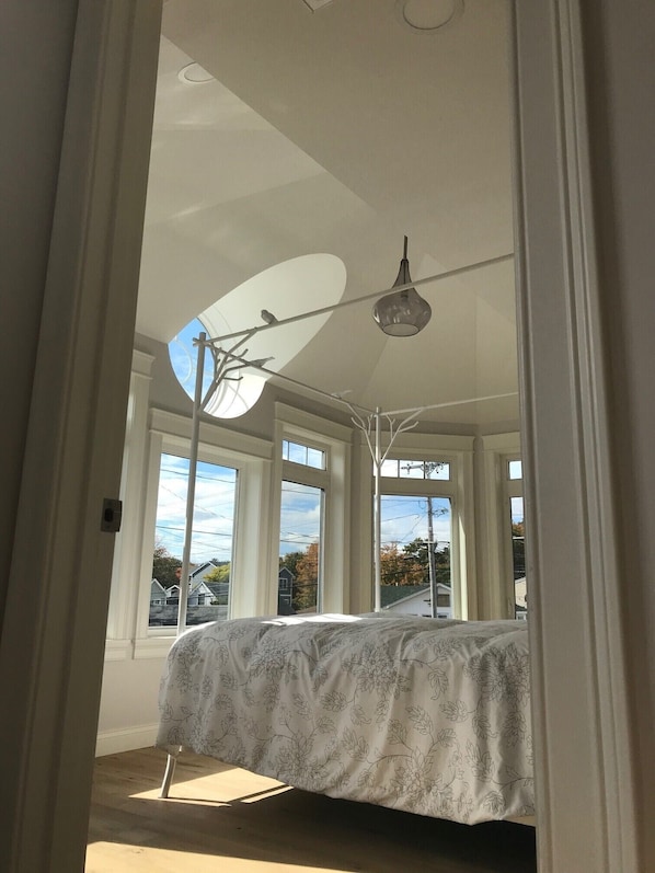 4 bedrooms, travel crib, free WiFi, bed sheets