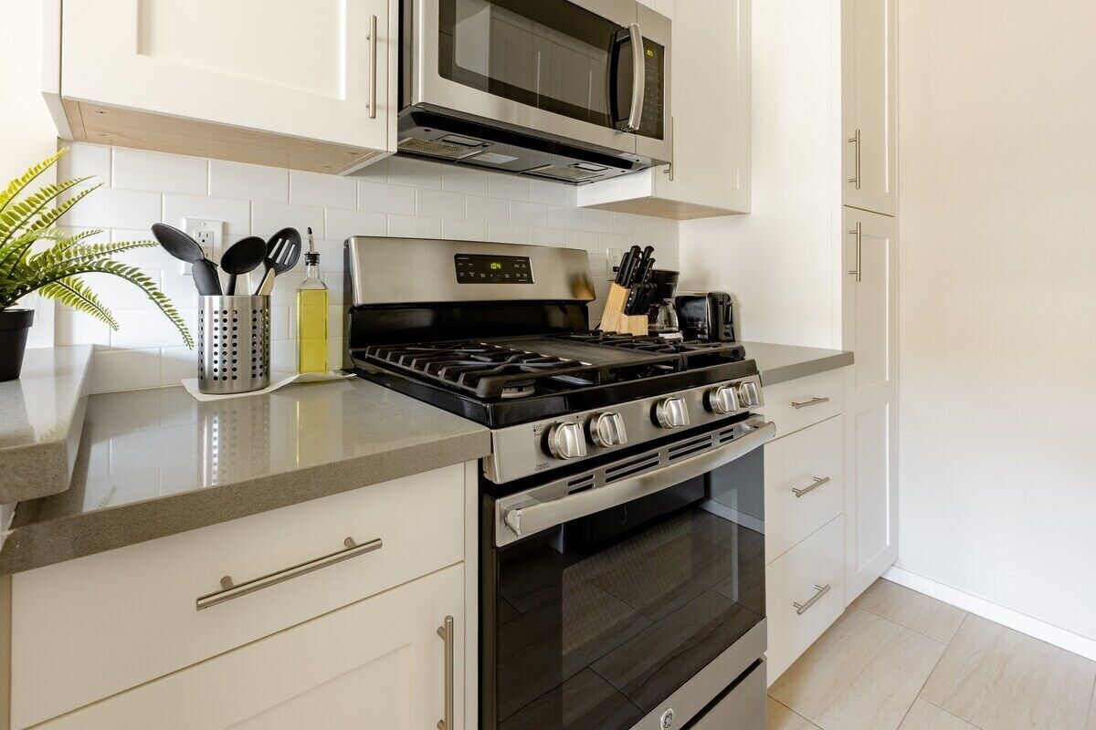 Modern 1BR Apt w\/ Parking nr SF & Silicon Valley, San Mateo, CA