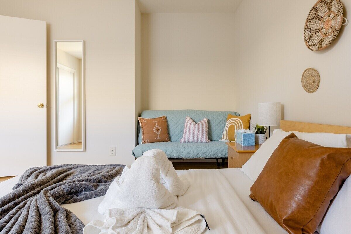 Modern 1BR Apt w\/ Parking nr SF & Silicon Valley, San Mateo, CA