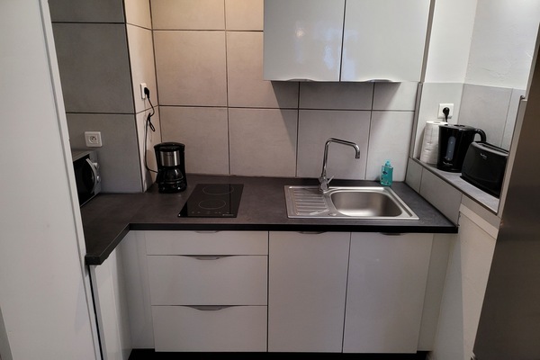 Kaffetrakter/tekoker, kjøleskap, mikrobølgeovn og ovn