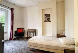 7 bedrooms, iron/ironing board, travel cot, free WiFi