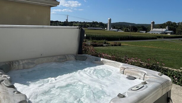 A hot tub with a clear view of a residential area and a large silo in the background. - ❤️ Romantic Couples Retreat in the country❤️Farm Stay  (Ephrata)