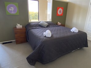 4 室のベッドルーム、デスク、アイロン / アイロン台、WiFi (無料)