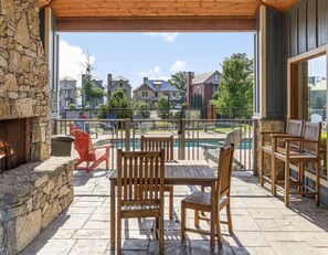 Outdoor dining - 15% off gorgeous cottage, hot tub, pool, fishing ponds, streams, waterfalls! (Vinita)