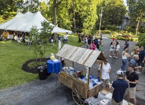 Outdoor dining - Inn-at-the-Brownstone,  only 3.3 miles to Hershey Park (Hummelstown)