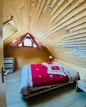 5 bedrooms, travel cot, WiFi