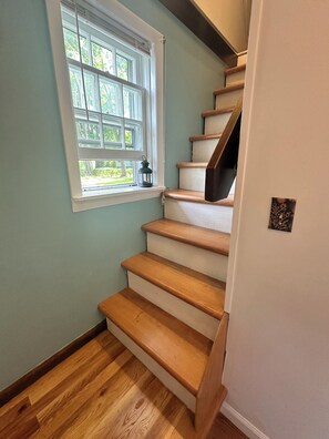 Interior - 150ft+ Direct Waterfront! 2-Bdrm Cottage on Niantic River in Waterford CT (Waterford)