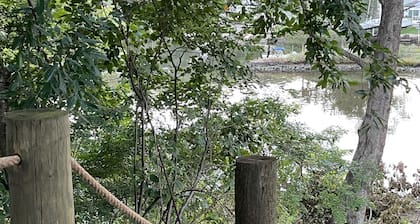 150ft+ Direct Waterfront! 2-Bdrm Cottage on Niantic River in Waterford CT