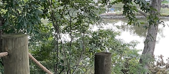 150ft+ Direct Waterfront! 2-Bdrm Cottage on Niantic River in Waterford CT