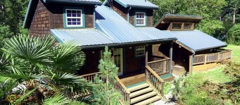 The Woodpecker Cabin on Guemes Island with Hot Tub!