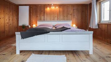 4 Schlafzimmer, Reisekinderbett, kostenloses WLAN, Bettwäsche