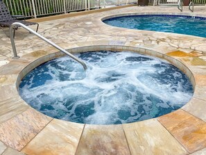 Pool - Maui Banyan A - 5 Min Walk to Beach, Pool, AC (Kihei)