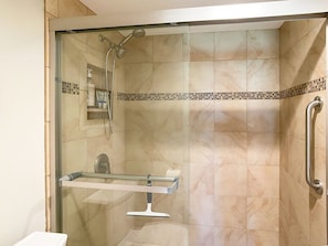 Douche, serviettes fournies