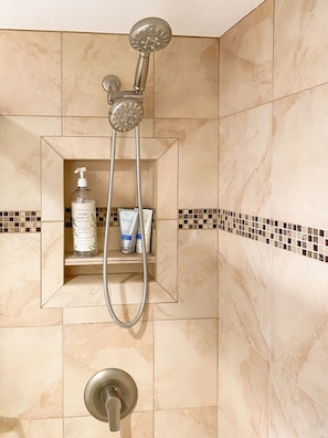 Douche, serviettes fournies