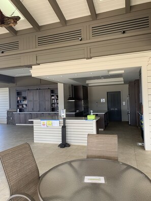 Dining - Wailea Ekahi6D NEWLY UPDATED 2nd Floor, Part Ocean View,1 min walk to Beach&Pool (Wailea)