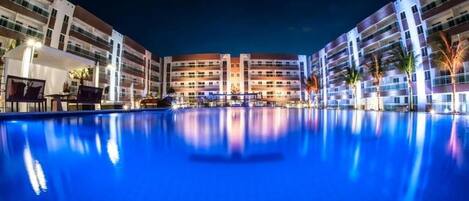 2 indoor pools