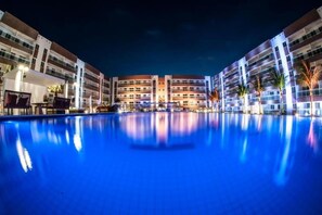 2 piscines couvertes