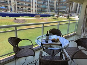 Appartement Confort, vue sur la piscine | Vue du balcon