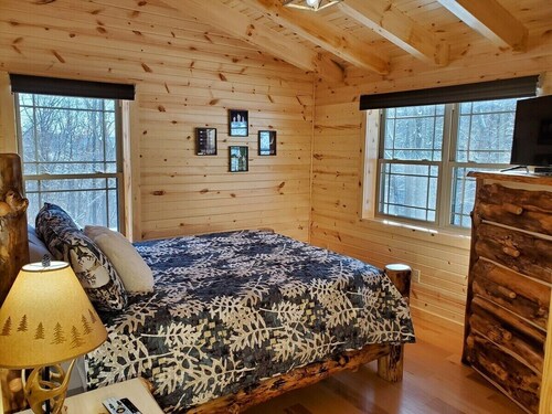 Ace of Hearts. Secluded Hocking Hills cabin!