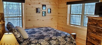 Ace of Hearts. Secluded Hocking Hills cabin!