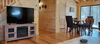 Secluded, beautiful cabin with hot tub and fire pit in heart of Hocking Valley! 