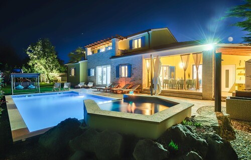 Pet friendly home in Naselje Muzini