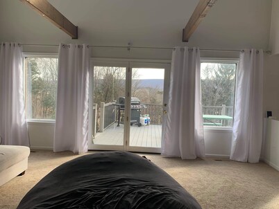 Big and Spacious 4 bed, 4 bath near Camelback. HOT TUB, PRIVATE OUTDOOR POOL