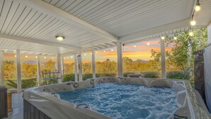 A hot tub with a view of autumn trees and a sunset. - Amazing Views - Heated Pool - Hot Tub - Game Room - Enjoy! (Landrum)
