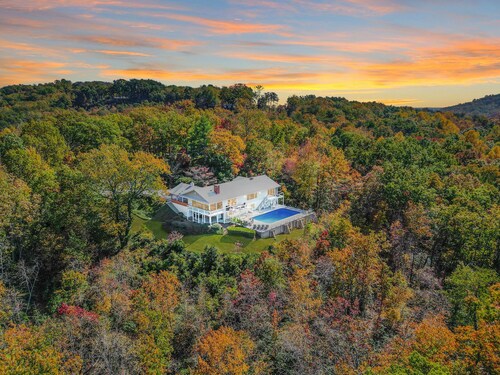 Amazing Views - Heated Pool - Hot Tub - Game Room - Enjoy!