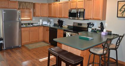 Lake Placid Townhouse, Short Walk to Main Street