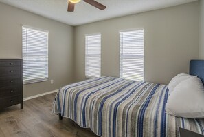 3 bedrooms, iron/ironing board, free WiFi, bed sheets