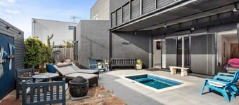 4CHP The Sands Torquay .. Across the road from Whites Beach  Beachfront  LUXURY 